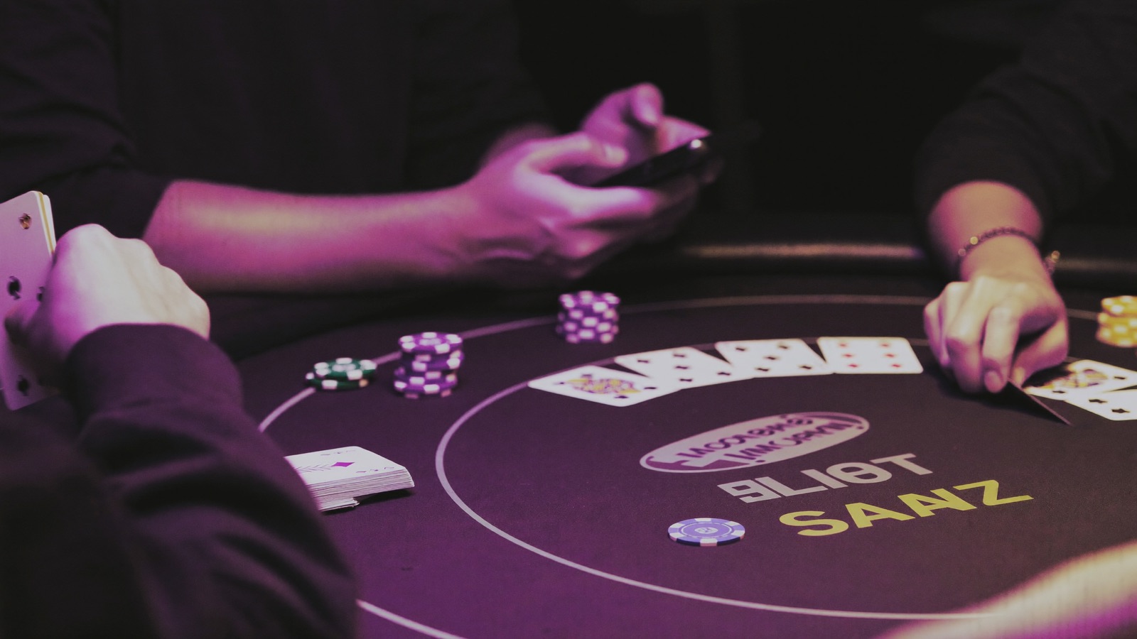 Sit Down at Royal711 Poker: Hold'em and Omaha From RM0.10/RM0.20